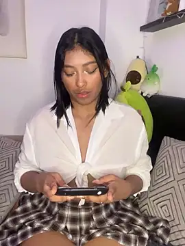 Isabella fasilier online show from 01/16/25, 12:45