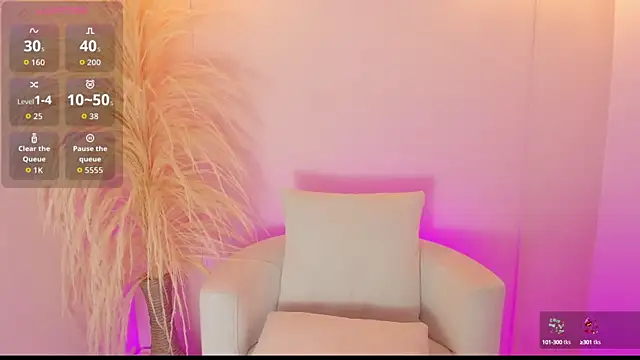 thaliafox  online show from 09/23/25, 12:24