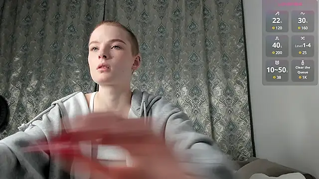 Snapshot of Mily_miligan chatting on 01/04/25, 08:05 Mily miligan online show from 01/04/25, 08:05