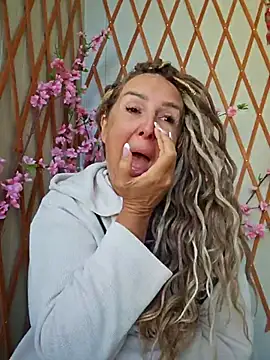 MariaRichi  online show from 10/06/25, 06:44