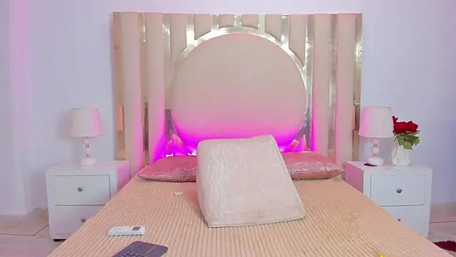 ShainaBonne online show from 12/18/24, 10:46