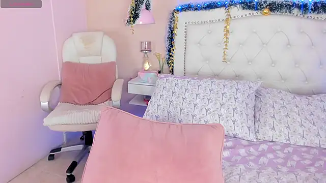 Ashley Evans18 online show from 12/20/24, 03:42