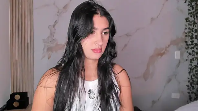 Ashley Evans18 online show from 09/18/25, 12:29