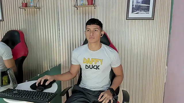 Snapshot of yei-sant chatting on 10/31/25, 03:29 yei-sant online show from 10/31/25, 03:29