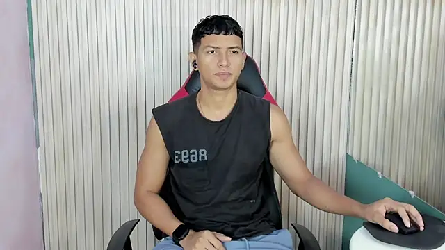 Snapshot of yei-sant chatting on 11/06/25, 02:56 yei-sant online show from 11/06/25, 02:56