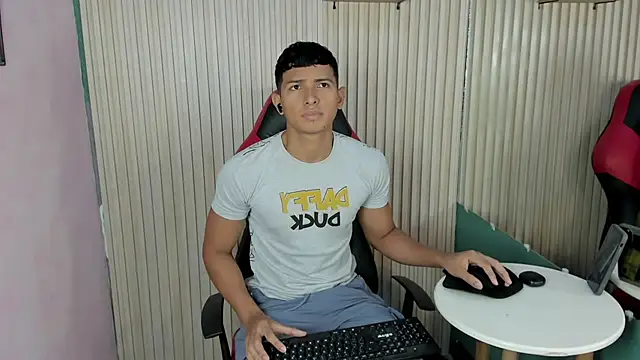 Snapshot of yei-sant chatting on 11/07/25, 02:55 yei-sant online show from 11/07/25, 02:55