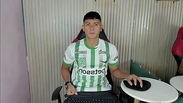 Snapshot of yei-sant chatting on 11/09/25, 03:49 yei-sant online show from 11/09/25, 03:49