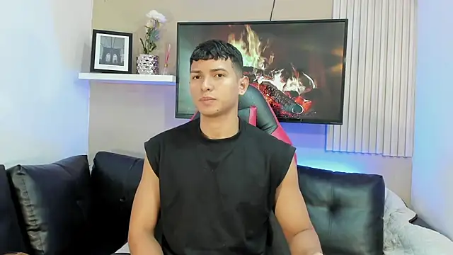 Snapshot of yei-sant chatting on 12/01/25, 11:43 yei-sant online show from 12/01/25, 11:43