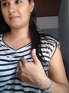 Snapshot of elena_jonees chatting on 02/19/25, 06:43 elena jonees online show from 02/19/25, 06:43