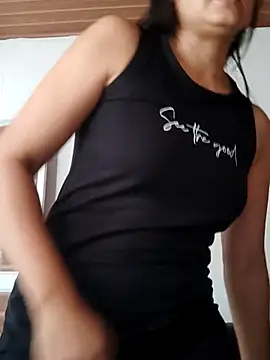 Snapshot of elena_jonees chatting on 03/10/25, 06:45 elena jonees online show from 03/10/25, 06:45