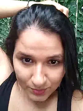 Snapshot of elena_jonees chatting on 10/08/25, 08:17 elena jonees online show from 10/08/25, 08:17