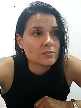 Snapshot of elena_jonees chatting on 10/09/25, 08:18 elena jonees online show from 10/09/25, 08:18