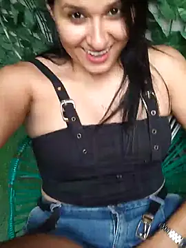 Snapshot of elena_jonees chatting on 10/23/25, 08:07 elena jonees online show from 10/23/25, 08:07