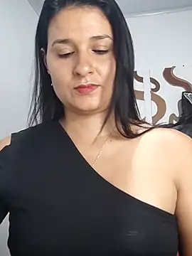 Snapshot of elena_jonees chatting on 11/03/25, 04:30 elena jonees online show from 11/03/25, 04:30