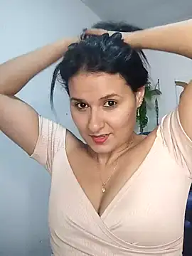 Snapshot of elena_jonees chatting on 11/07/25, 08:09 elena jonees online show from 11/07/25, 08:09