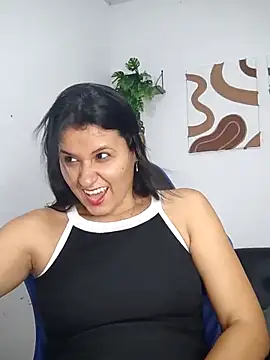 Snapshot of elena_jonees chatting on 11/12/25, 07:35 elena jonees online show from 11/12/25, 07:35