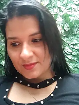 Snapshot of elena_jonees chatting on 11/18/25, 08:57 elena jonees online show from 11/18/25, 08:57