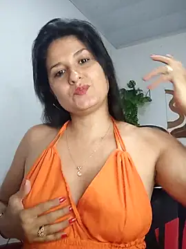 Snapshot of elena_jonees chatting on 11/26/25, 07:48 elena jonees online show from 11/26/25, 07:48