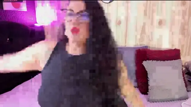 Snapshot of yoishat77 chatting on 10/26/25, 02:50 yoishat77 online show from 10/26/25, 02:50