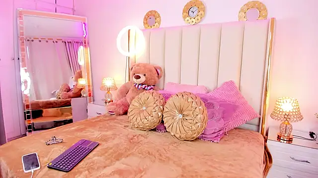 Snapshot of evangelin_ts chatting on 09/15/25, 01:44 evangelin ts online show from 09/15/25, 01:44