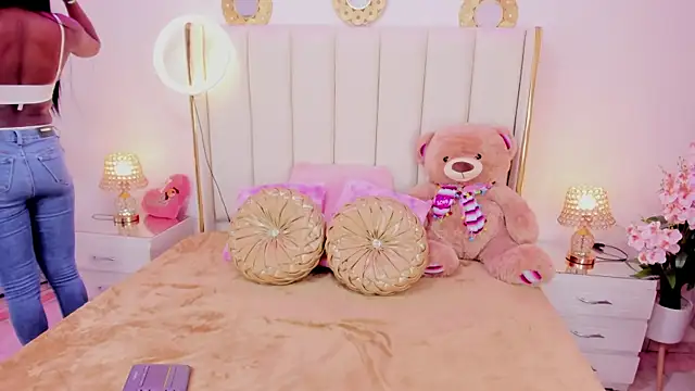 Snapshot of evangelin_ts chatting on 10/11/25, 01:42 evangelin ts online show from 10/11/25, 01:42