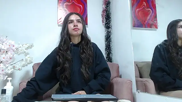dafne queenn online show from 01/13/25, 12:24