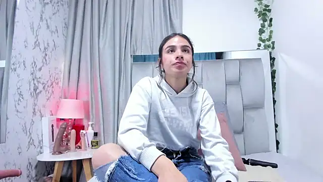 dafne queenn online show from 09/30/25, 12:54