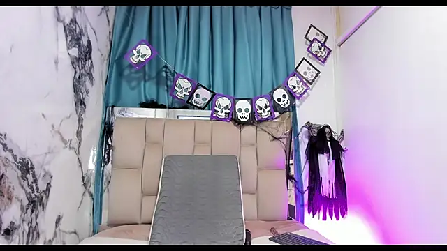 Snapshot of dafne_queenn chatting on 11/02/25, 12:29 dafne queenn online show from 11/02/25, 12:29