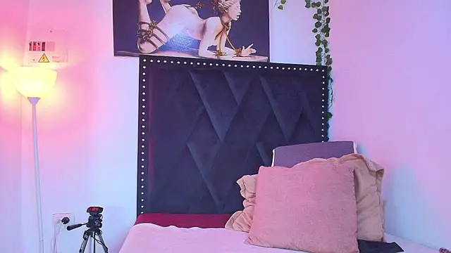 Snapshot of dafne_queenn chatting on 11/19/25, 12:38 dafne queenn online show from 11/19/25, 12:38