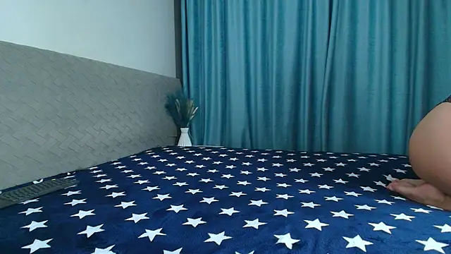 ElizaaXO online show from 09/30/25, 04:45