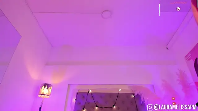 Katte Hood11 online show from 10/31/25, 04:13