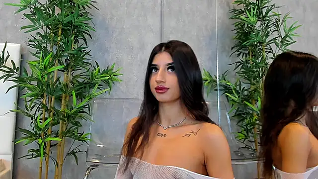 Snapshot of KatelynSparks chatting on 02/14/25, 06:34 KatelynSparks online show from 02/14/25, 06:34