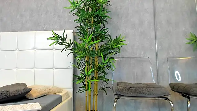 Snapshot of KatelynSparks chatting on 02/15/25, 09:38 KatelynSparks online show from 02/15/25, 09:38