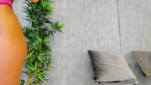 Snapshot of KatelynSparks chatting on 03/15/25, 06:25 KatelynSparks online show from 03/15/25, 06:25