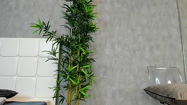 Snapshot of KatelynSparks chatting on 03/17/25, 10:06 KatelynSparks online show from 03/17/25, 10:06