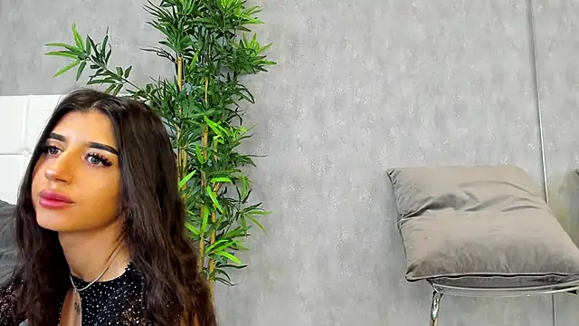 Snapshot of KatelynSparks chatting on 03/19/25, 06:35 KatelynSparks online show from 03/19/25, 06:35