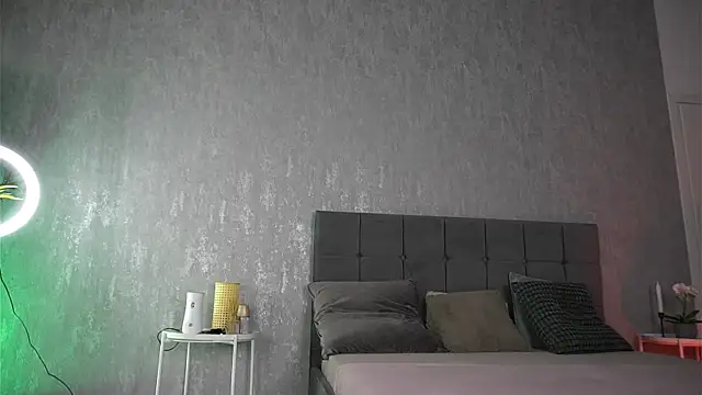 Snapshot of KatelynSparks chatting on 11/14/25, 07:18 KatelynSparks online show from 11/14/25, 07:18