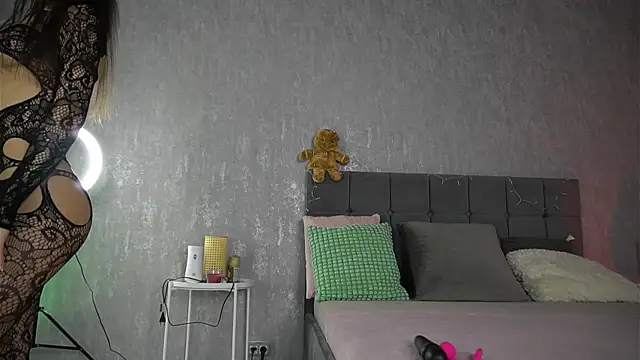 Snapshot of KatelynSparks chatting on 12/15/25, 07:01 KatelynSparks online show from 12/15/25, 07:01