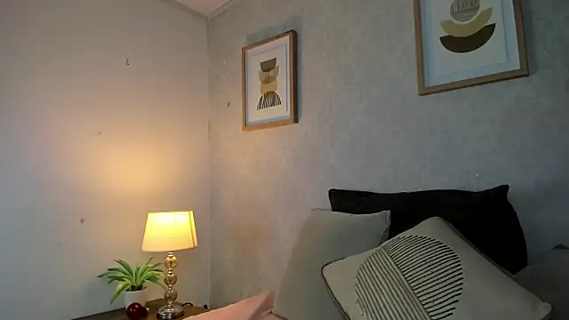 Caroline dh online show from 11/14/25, 11:42