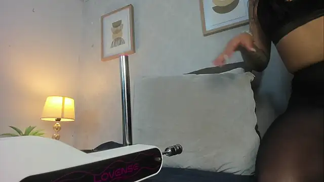 Caroline dh online show from 04/30/26, 11:27