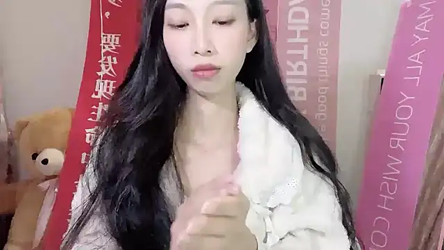 Snapshot of Lili-2 chatting on 12/04/24, 01:31 Lili-2 online show from 12/04/24, 01:31