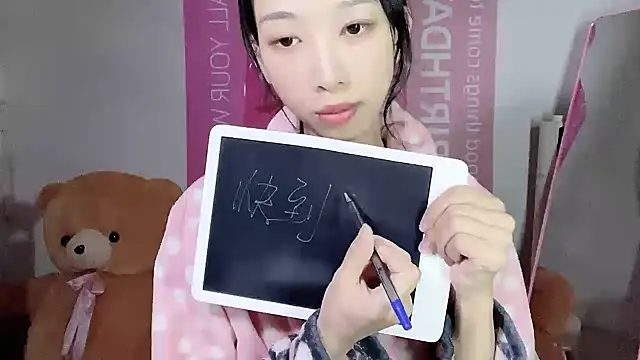 Snapshot of Lili-2 chatting on 12/10/24, 05:44 Lili-2 online show from 12/10/24, 05:44