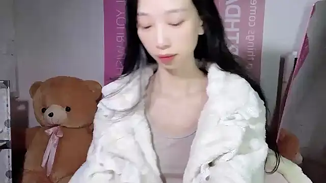 Snapshot of Lili-2 chatting on 12/11/24, 02:54 Lili-2 online show from 12/11/24, 02:54