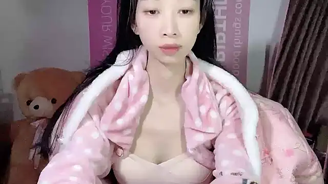 Snapshot of Lili-2 chatting on 12/14/24, 04:09 Lili-2 online show from 12/14/24, 04:09