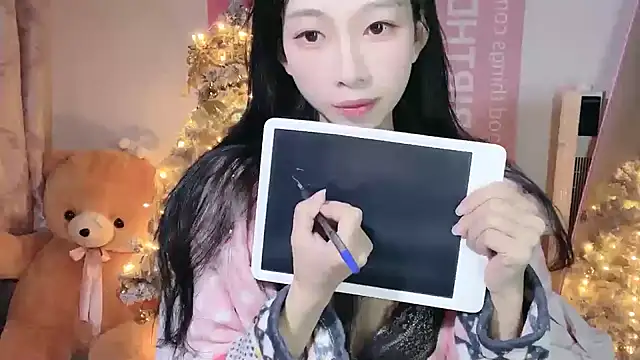 Snapshot of Lili-2 chatting on 12/19/24, 10:00 Lili-2 online show from 12/19/24, 10:00