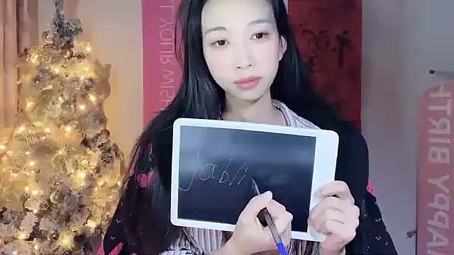 Snapshot of Lili-2 chatting on 12/28/24, 04:52 Lili-2 online show from 12/28/24, 04:52