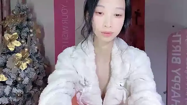 Snapshot of Lili-2 chatting on 01/01/25, 06:16 Lili-2 online show from 01/01/25, 06:16