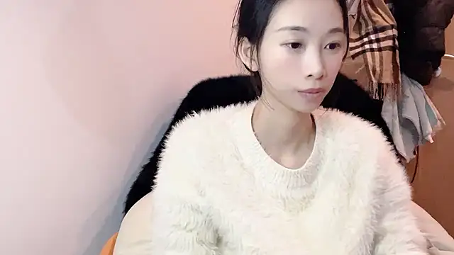 Snapshot of Lili-2 chatting on 01/10/25, 11:43 Lili-2 online show from 01/10/25, 11:43