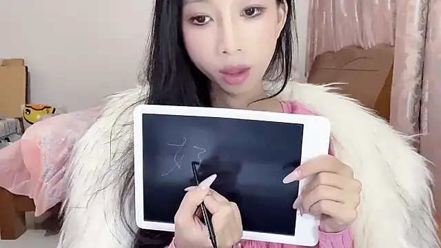 Snapshot of Lili-2 chatting on 02/12/25, 04:22 Lili-2 online show from 02/12/25, 04:22