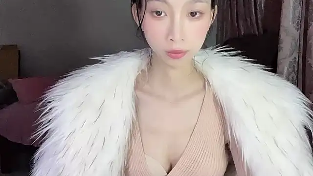 Snapshot of Lili-2 chatting on 02/18/25, 03:43 Lili-2 online show from 02/18/25, 03:43